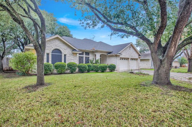 2300 Willow LN, Taylor, TX 76574
