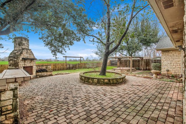 2300 Willow LN, Taylor, TX 76574