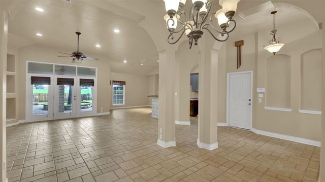 2300 Willow LN, Taylor, TX 76574