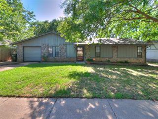 1916 Twin Tree Drive, Norman, OK 73071