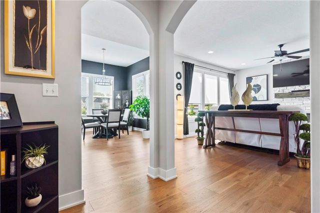 24795 W 89th Terrace, Lenexa, KS 66227