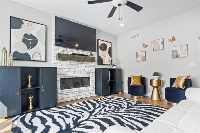 24795 W 89th Terrace, Lenexa, KS 66227