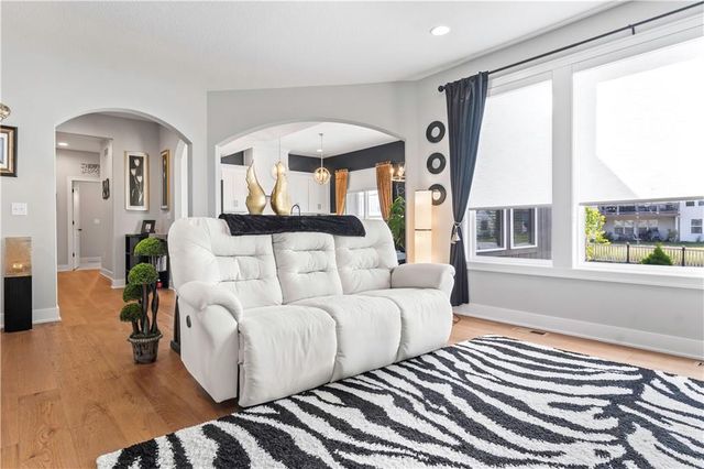 24795 W 89th Terrace, Lenexa, KS 66227