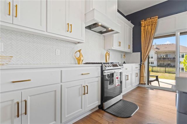 24795 W 89th Terrace, Lenexa, KS 66227