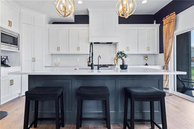 24795 W 89th Terrace, Lenexa, KS 66227