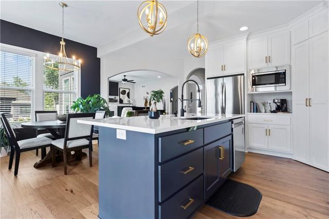 24795 W 89th Terrace, Lenexa, KS 66227