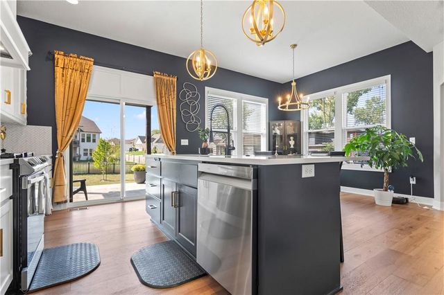 24795 W 89th Terrace, Lenexa, KS 66227