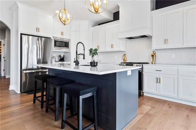 24795 W 89th Terrace, Lenexa, KS 66227