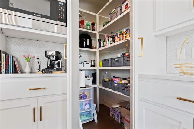 24795 W 89th Terrace, Lenexa, KS 66227