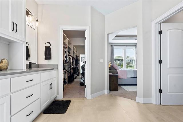 24795 W 89th Terrace, Lenexa, KS 66227