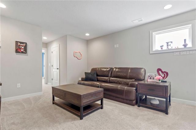 24795 W 89th Terrace, Lenexa, KS 66227