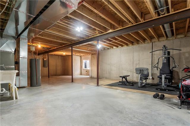 24795 W 89th Terrace, Lenexa, KS 66227