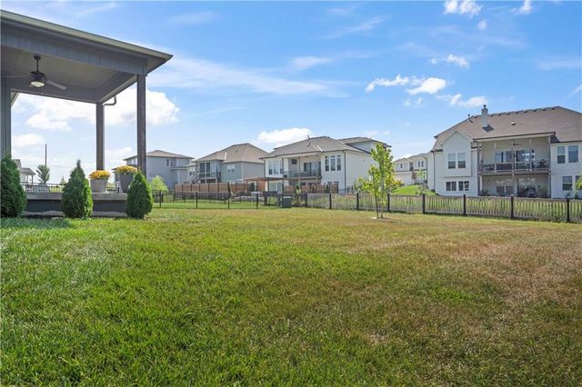 24795 W 89th Terrace, Lenexa, KS 66227