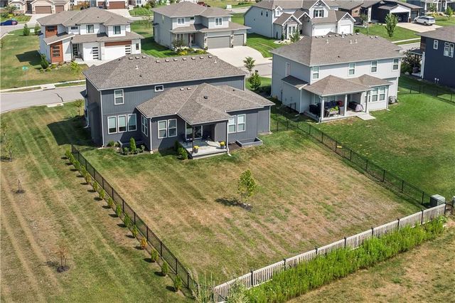 24795 W 89th Terrace, Lenexa, KS 66227