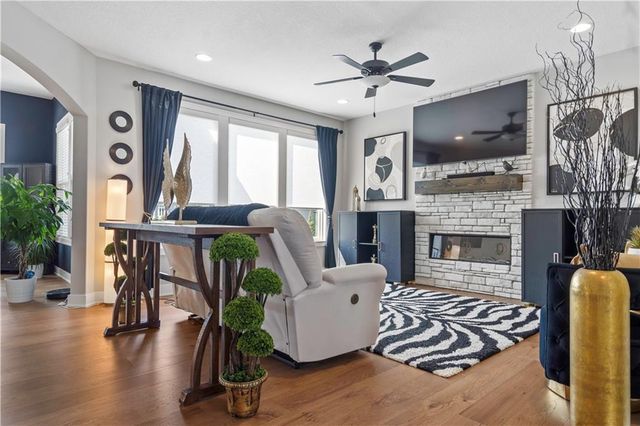 24795 W 89th Terrace, Lenexa, KS 66227