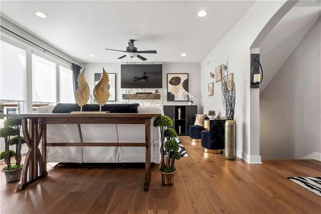 24795 W 89th Terrace, Lenexa, KS 66227