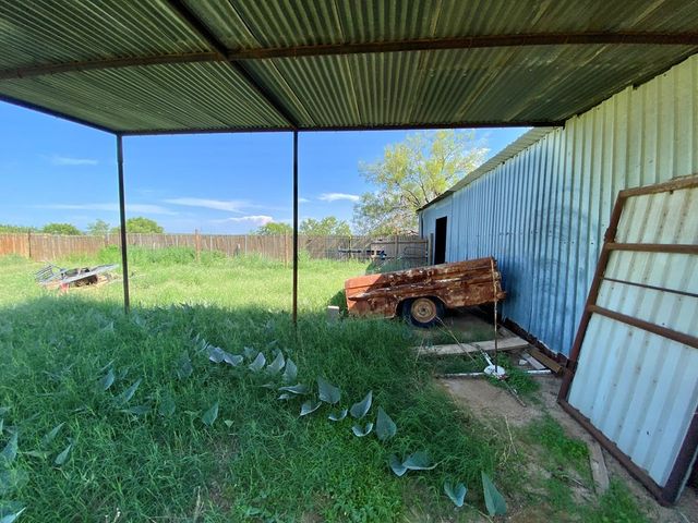 910 Culp Ave, Coahoma, TX 79511