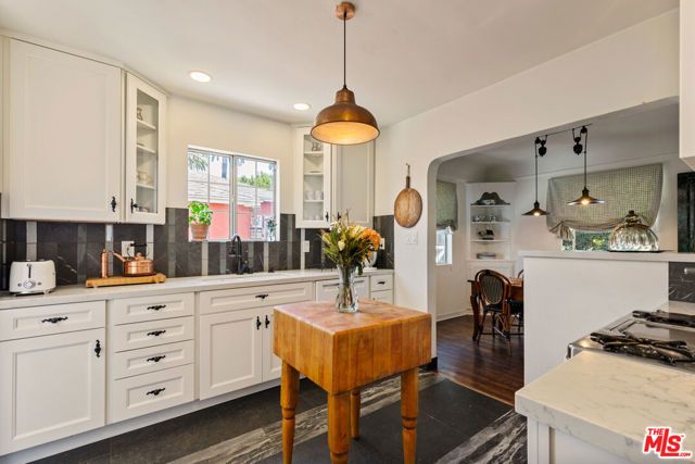 2735 Clyde Avenue, Los Angeles, CA 90016