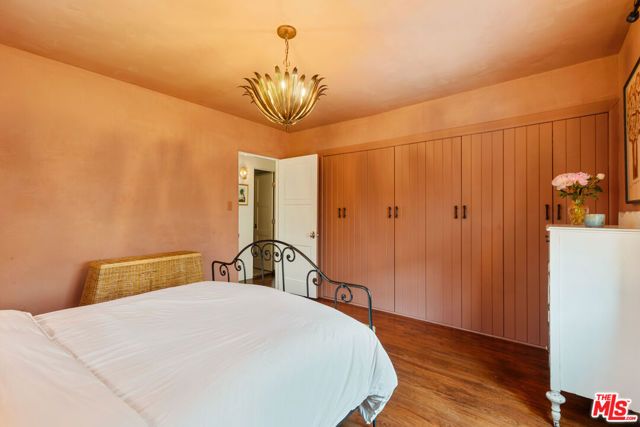 2735 Clyde Avenue, Los Angeles, CA 90016