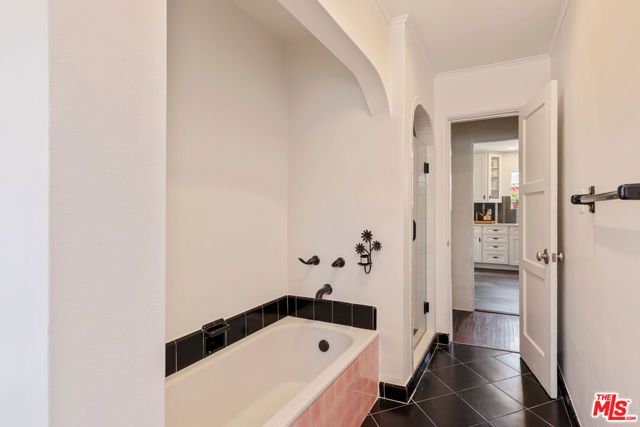 2735 Clyde Avenue, Los Angeles, CA 90016