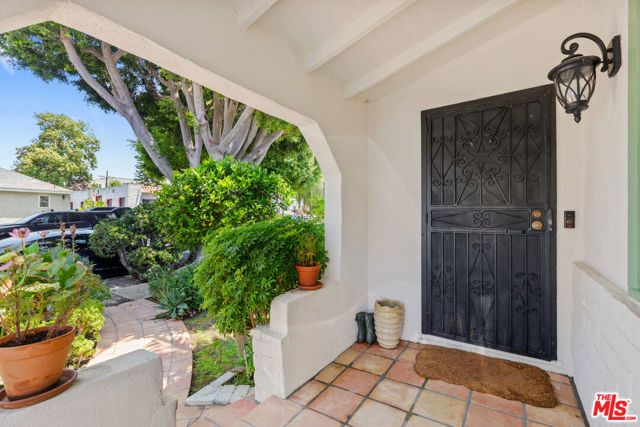 2735 Clyde Avenue, Los Angeles, CA 90016