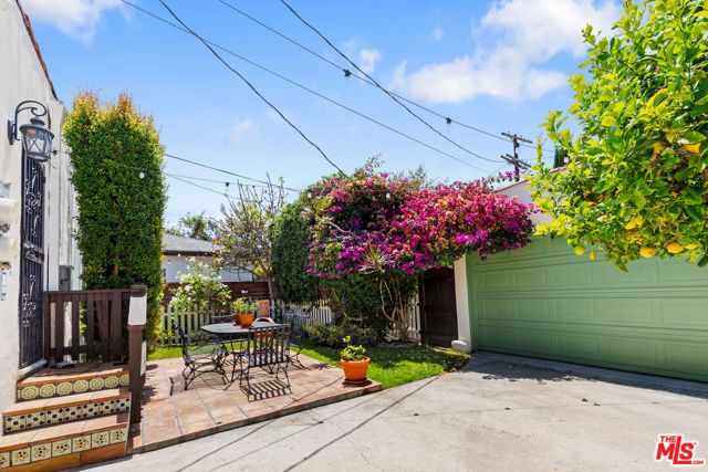 2735 Clyde Avenue, Los Angeles, CA 90016