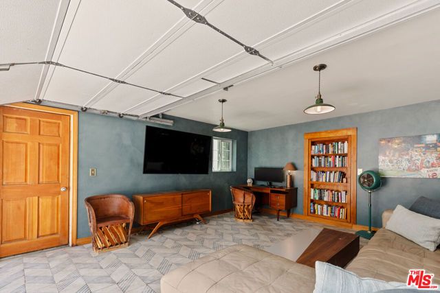 2735 Clyde Avenue, Los Angeles, CA 90016