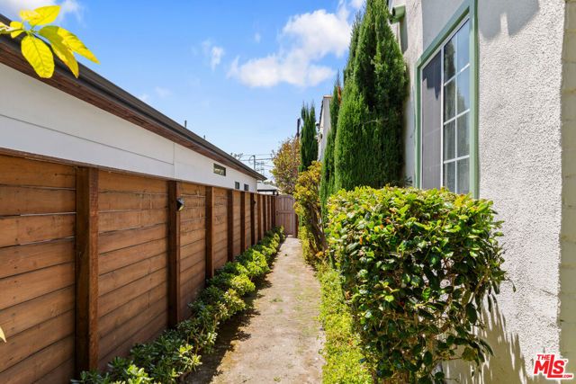 2735 Clyde Avenue, Los Angeles, CA 90016