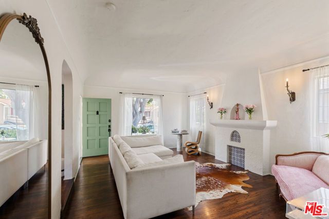 2735 Clyde Avenue, Los Angeles, CA 90016