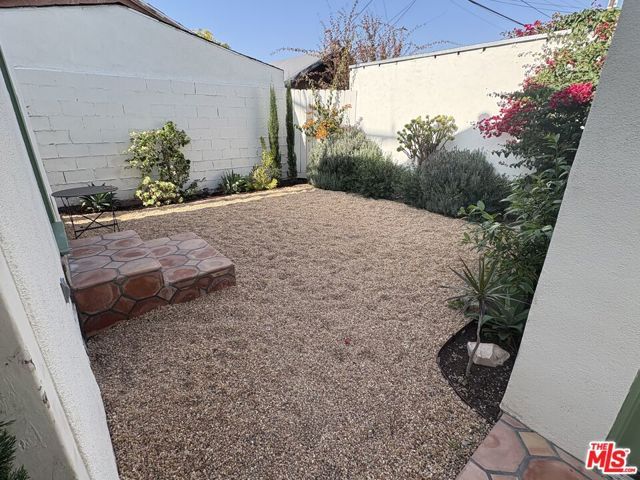 2735 Clyde Avenue, Los Angeles, CA 90016