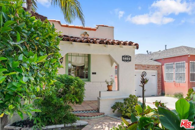 2735 Clyde Avenue, Los Angeles, CA 90016