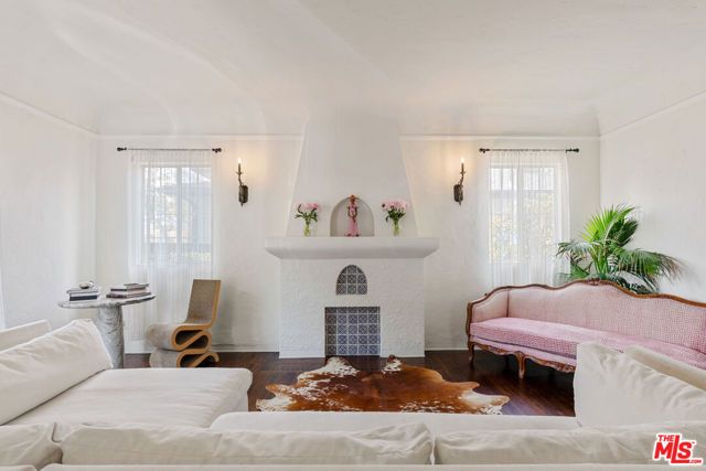 2735 Clyde Avenue, Los Angeles, CA 90016