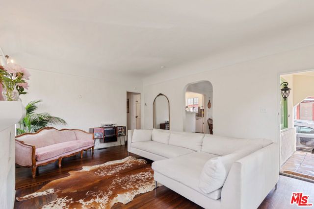 2735 Clyde Avenue, Los Angeles, CA 90016