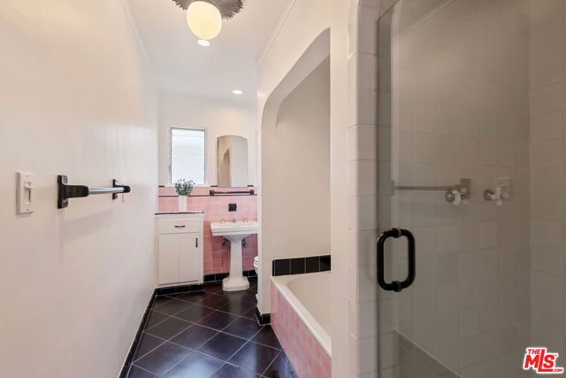 2735 Clyde Avenue, Los Angeles, CA 90016