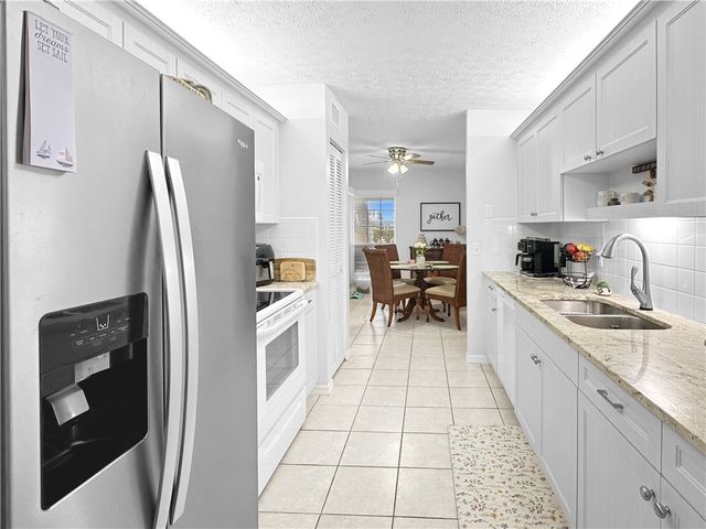 720 Lake Orchid Circle 102, Vero Beach, FL 32962