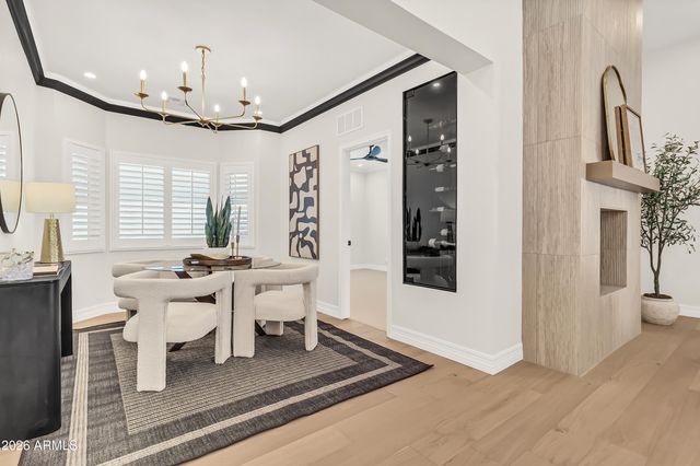 940 E SECRETARIAT Drive, Tempe, AZ 85284