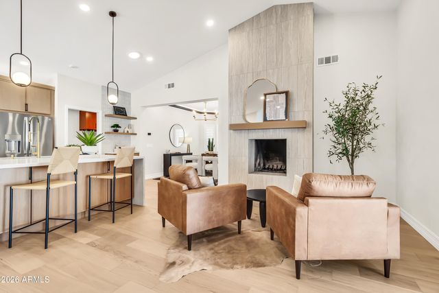 940 E SECRETARIAT Drive, Tempe, AZ 85284