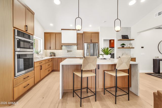 940 E SECRETARIAT Drive, Tempe, AZ 85284