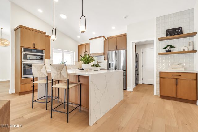 940 E SECRETARIAT Drive, Tempe, AZ 85284