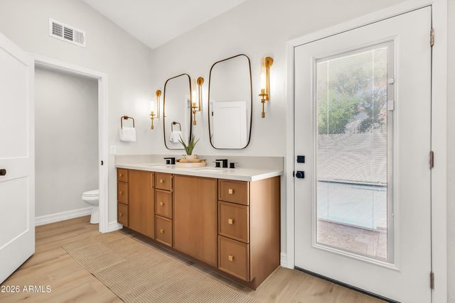 940 E SECRETARIAT Drive, Tempe, AZ 85284