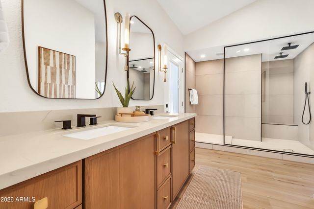 940 E SECRETARIAT Drive, Tempe, AZ 85284