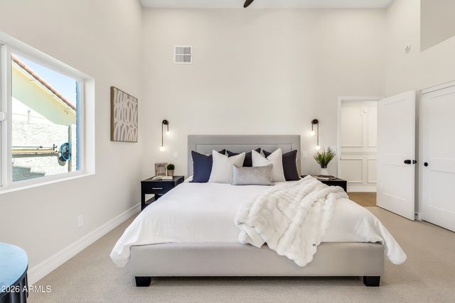 940 E SECRETARIAT Drive, Tempe, AZ 85284