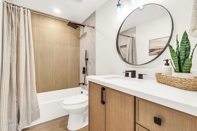 940 E SECRETARIAT Drive, Tempe, AZ 85284