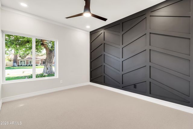 940 E SECRETARIAT Drive, Tempe, AZ 85284