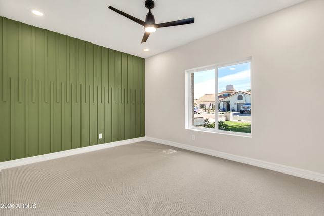 940 E SECRETARIAT Drive, Tempe, AZ 85284