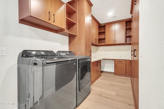 940 E SECRETARIAT Drive, Tempe, AZ 85284