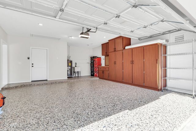 940 E SECRETARIAT Drive, Tempe, AZ 85284