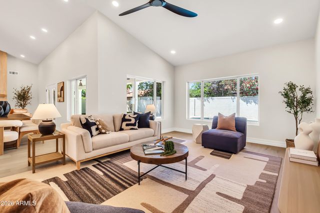 940 E SECRETARIAT Drive, Tempe, AZ 85284