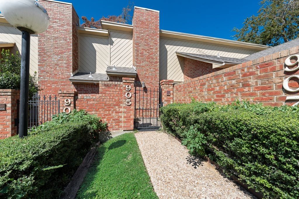 905 Cedarland Boulevard, Arlington, TX 76011 — exterior