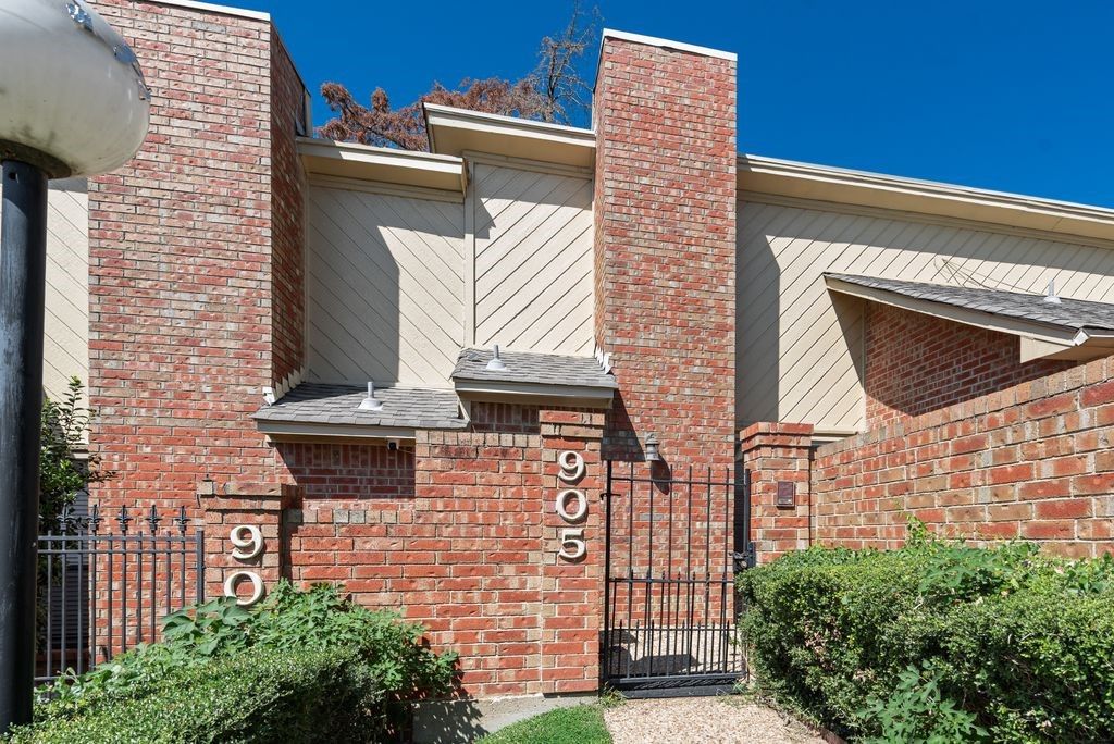 905 Cedarland Boulevard, Arlington, TX 76011 — photo 2